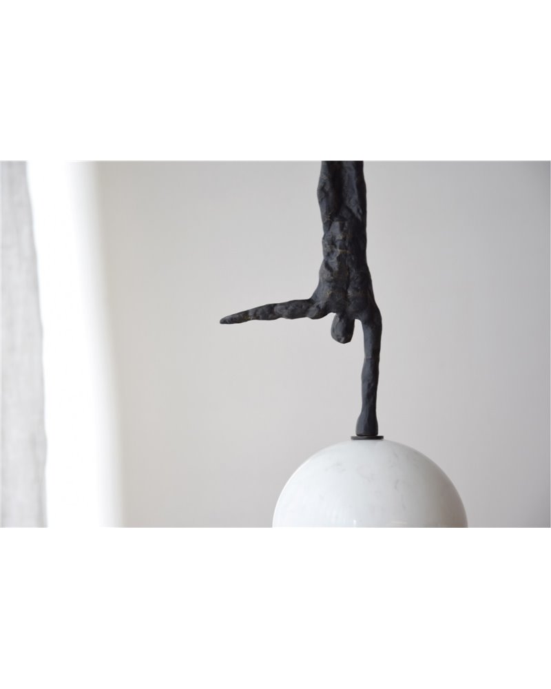 ESCULTURA EQUILIBRIO N2.METAL Y MÁRMOL