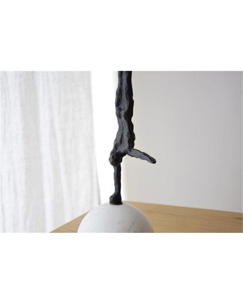 ESCULTURA EQUILIBRIO N2.METAL Y MÁRMOL