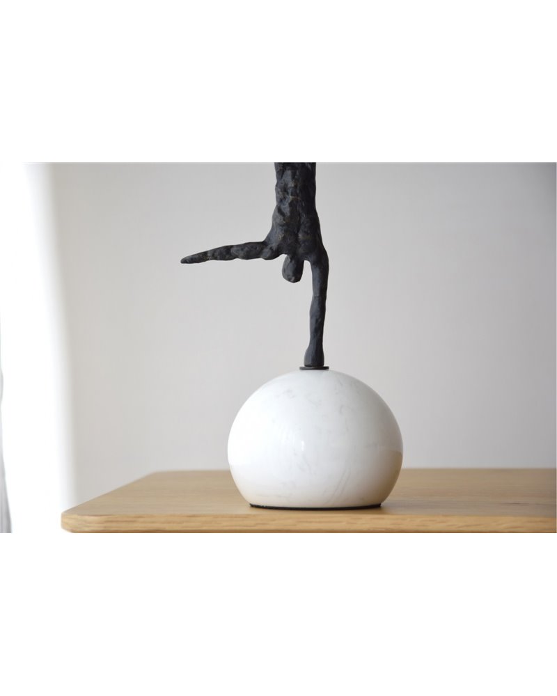 ESCULTURA EQUILIBRIO N2.METAL Y MÁRMOL