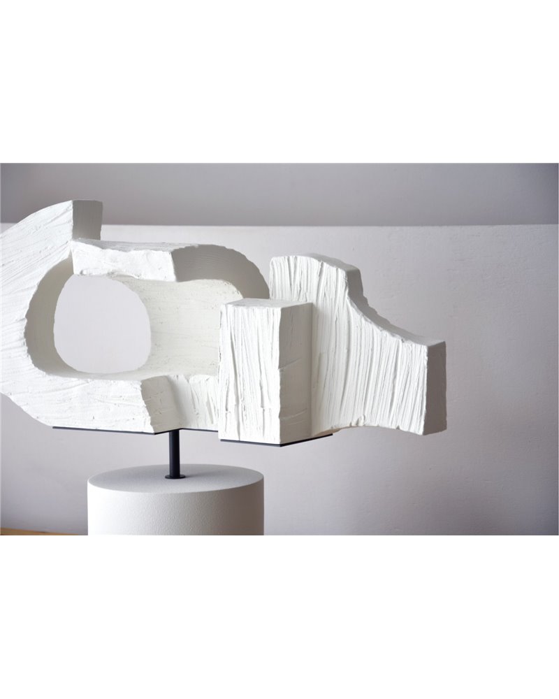 ESCULTURA HORMIGÓN. CERÁMICA BLANCO