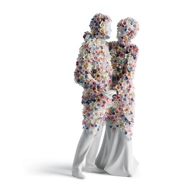 Figura joven pareja Amor III con flores