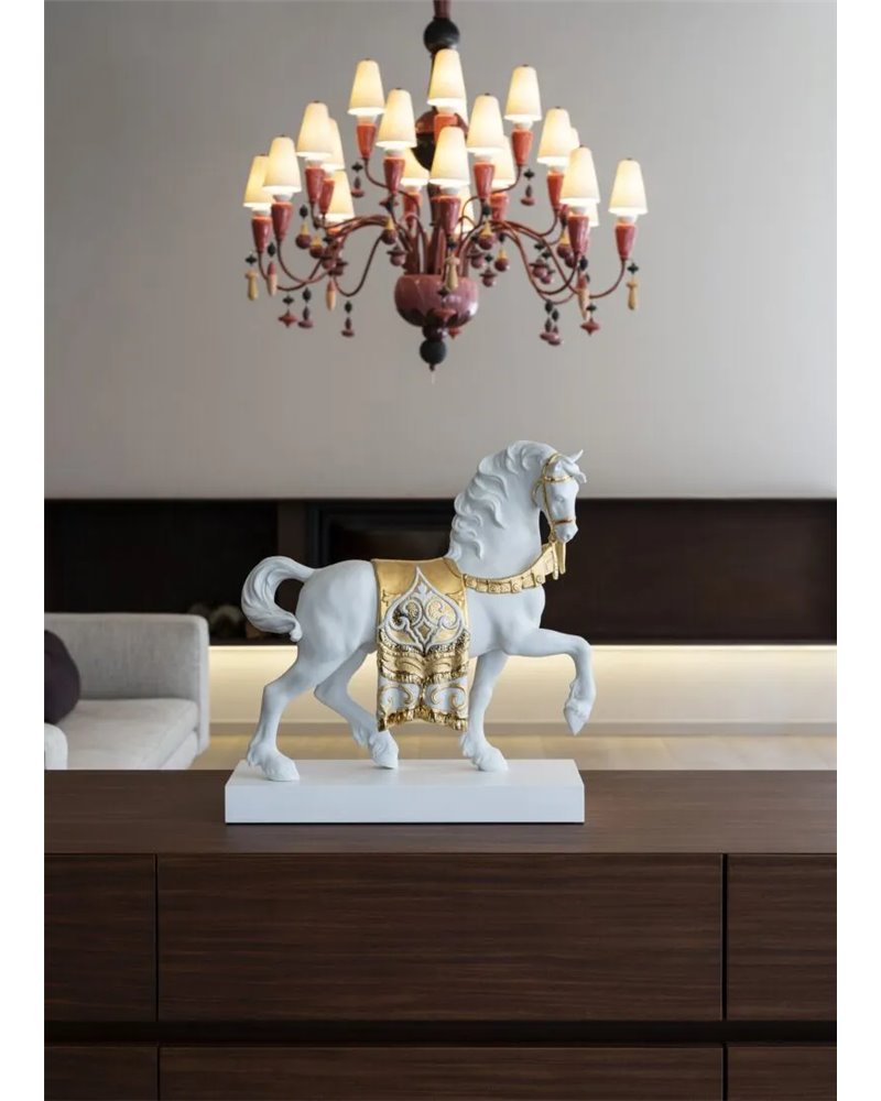 Escultura Caballo cortesano. Lustre oro