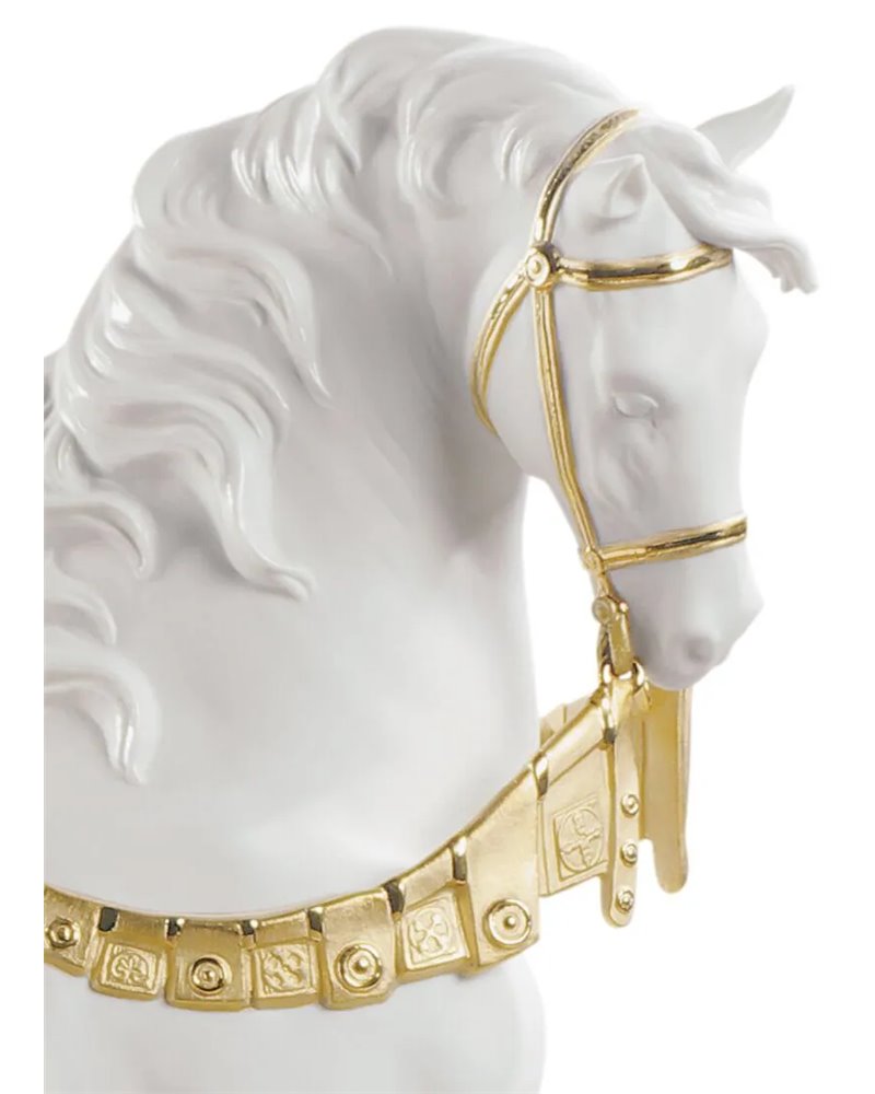 Escultura Caballo cortesano. Lustre oro