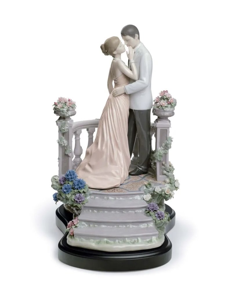Figura joven pareja Amor bajo la luna. Serie limitada Figura joven pareja Amor bajo la luna. Serie limitada